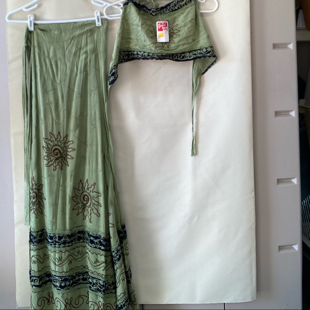 Beachy type outfits. BNWT. No size listed but would say M/L.